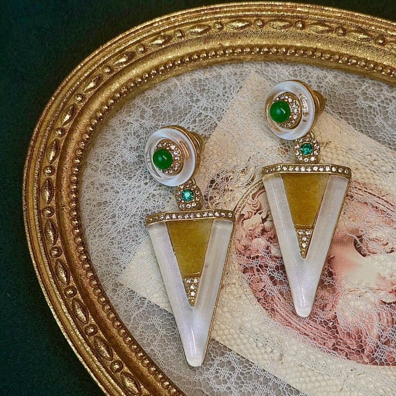 أقراط نسائية بتصميم V فاخر وعص - مراجعة Vintage Fashion Jewelry Brands وسعره