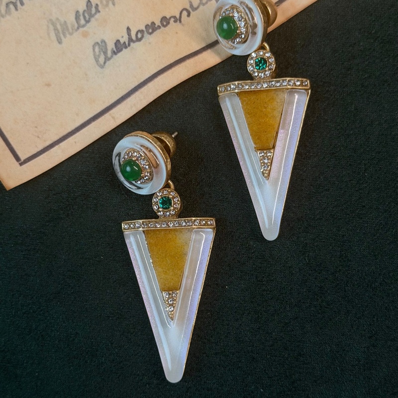 أقراط نسائية بتصميم V فاخر وعص - مراجعة Vintage Fashion Jewelry Brands وسعره
