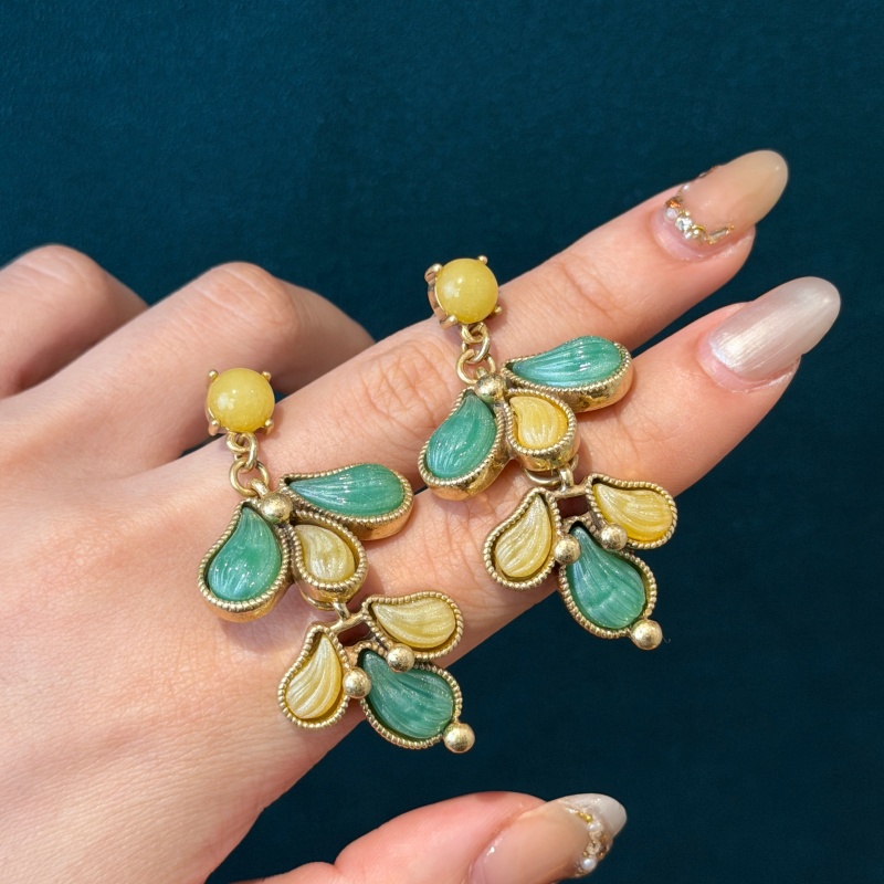 أقراط عصرية بتصميم أوراق شجر ع - مراجعة Vintage Fashion Jewelry Brands وسعره