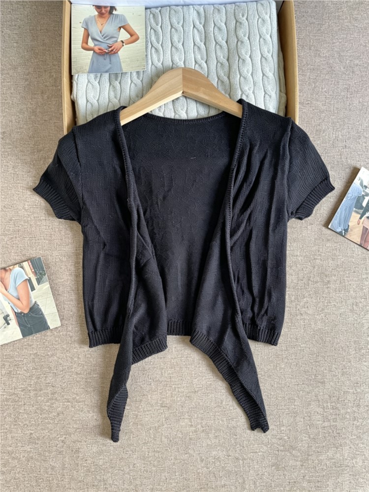 كارديجان أسود قصير برباط للنسا - مراجعة Crop Cardigan Vintage وسعره